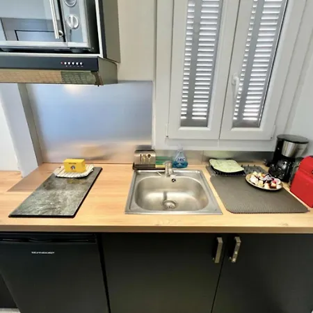 Small Ac & Clim - Near Center Apartment *