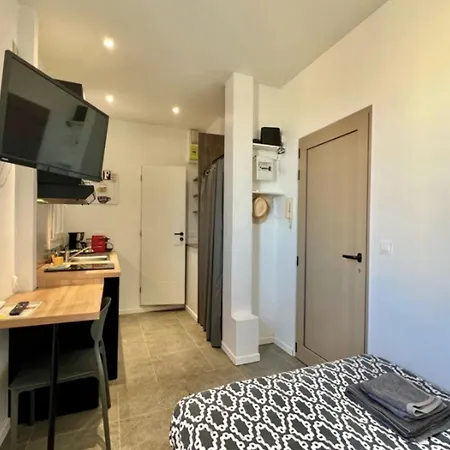 Small Ac & Clim - Near Center Cannes