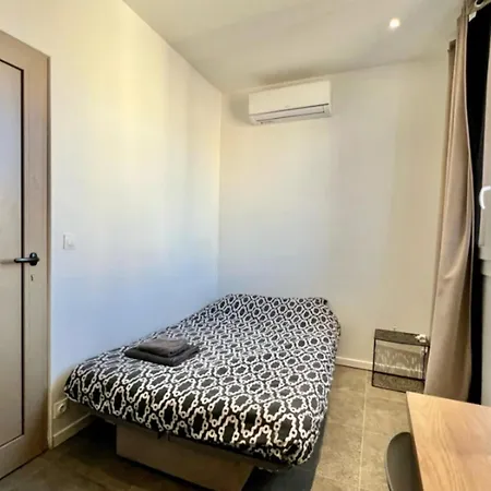 Small Ac & Clim - Near Center *