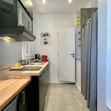 Small Ac & Clim - Near Center